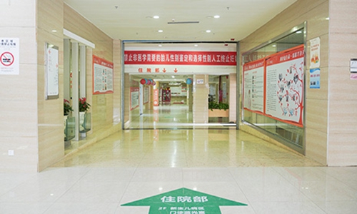深圳港龙妇产医院走廊